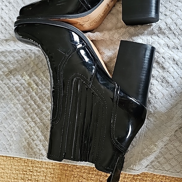 STUNNING BILL BLASS BIANCA PATENT LEATHER SLIP ON BOOTIES - Picture 7 of 12